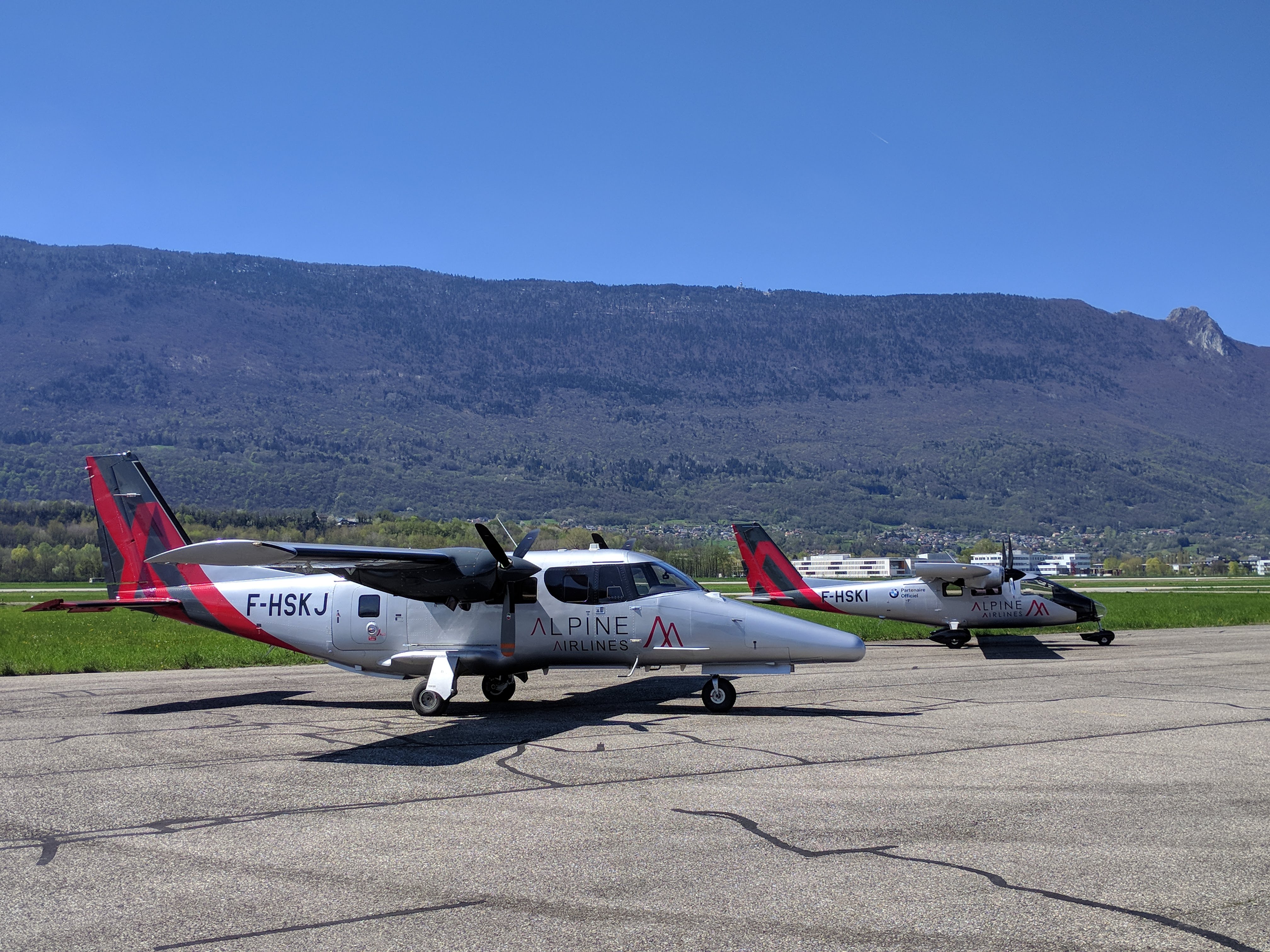 Alpine airlines Urgent transport cargo passenger parcels